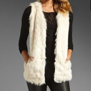 BB Dakota Cream Faux Fur Vest, size Medium